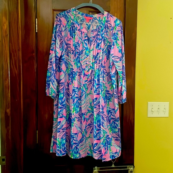 Lilly Pulitzer long sleeve’s  pleated front with gold buttons - Picture 1 of 4